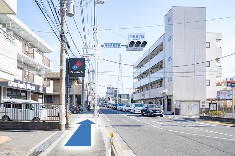 ⑧まっすぐ進みます。